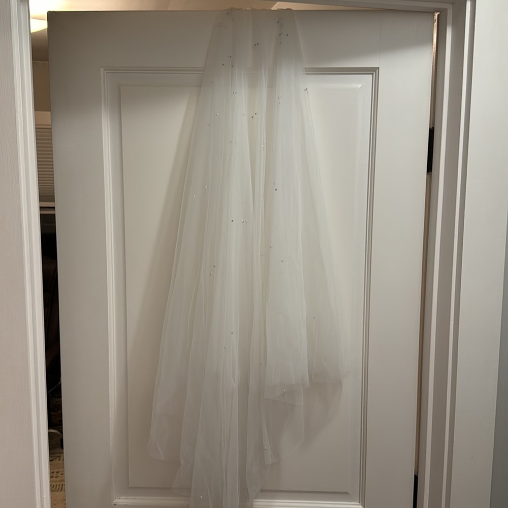Faux pearl wedding vale